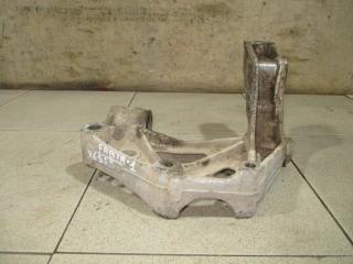 Кронштейн переднего рычага Skoda Fabia 1 Б/У Кронштейн переднего рычага Skoda Fabia 1