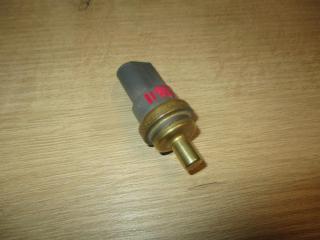 Фото запчасти датчик температуры Volkswagen Touareg 2 2016 Б/У запчасть Запчасть датчик температуры Volkswagen Touareg 2 2016