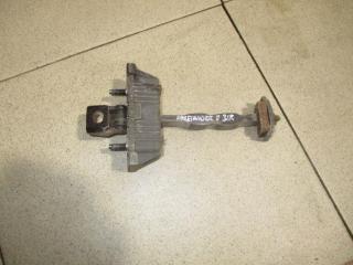 Запчасть ограничитель двери Land Rover Freelander 2