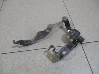 Датчик высоты дорожного просвета Toyota Camry