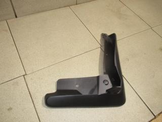 Брызговик передний правый Toyota Camry