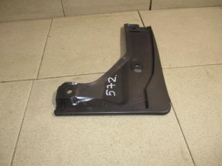 Брызговик передний правый Toyota Hiace