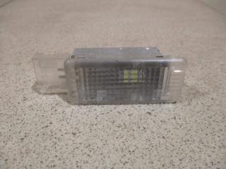 Запчасть плафон салонный Porsche Cayenne 1