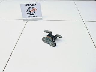 Фото запчасти петля двери задней правой верхняя Toyota Camry 2012 Б/У запчасть Запчасть петля двери задней правой верхняя Toyota Camry 2012