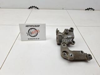 Кронштейн ролика-натяжителя ремня Lexus RX350