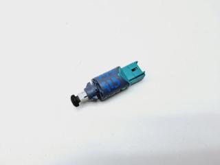 Фото запчасти датчик педали сцепления Лада Ларгус Б/У запчасть Запчасть датчик педали сцепления Лада Ларгус