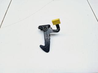 Запчасть крючок капота Chery Tiggo 8