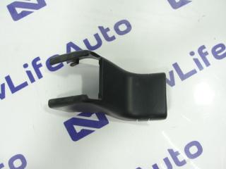 Заглушка крепления сиденья передняя правая Toyota Harrier 2011