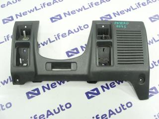 Консоль под рулевой колонкой Mitsubishi Pajero