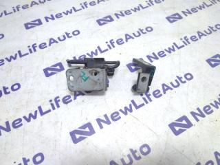 Запчасть петля дверная передняя левая Porsche Cayenne 2003