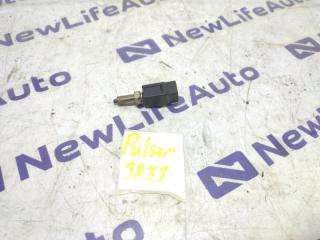 Запчасть концевик под педаль тормоза Nissan Pulsar 1986