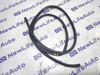 Запчасть уплотнение дверное переднее правое Nissan Pulsar 1986