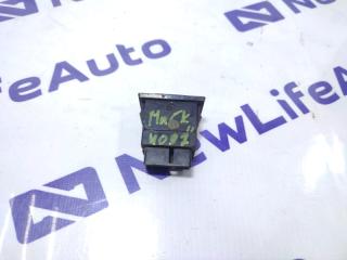 Кнопка обогрева заднего стекла Toyota Mark II 1991