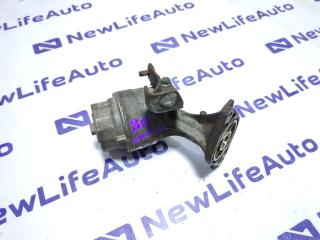 Кронштейн масляного фильтра Toyota bB Б/У Кронштейн масляного фильтра Toyota bB