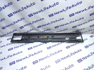 Запчасть кронштейн левый Volkswagen Touareg 2013