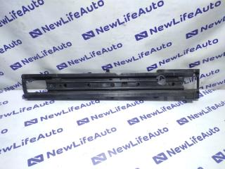 Запчасть кронштейн правый Volkswagen Touareg 2013