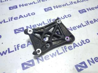 Фото запчасти кронштейн компрессора кондиционера Nissan Cedric Б/У запчасть Запчасть кронштейн компрессора кондиционера Nissan Cedric