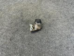 Кронштейн масляного фильтра Toyota Voxy Б/У Кронштейн масляного фильтра Toyota Voxy