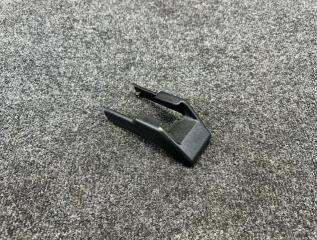 Заглушка крепления сиденья передняя правая Nissan Tiida Latio 2008