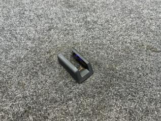 Заглушка крепления сиденья передняя левая Nissan Tiida Latio 2008