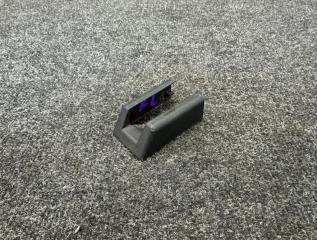 Заглушка крепления сиденья передняя левая Nissan Tiida Latio 2008