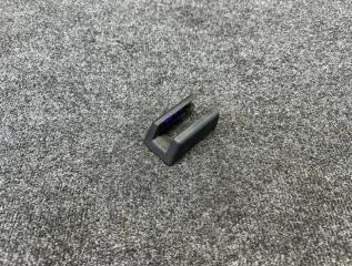 Заглушка крепления сиденья передняя правая Nissan Tiida Latio 2008