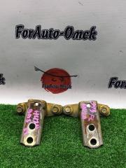 Запчасть петли на дверь передние левые MITSUBISHI TOPPO BJ 1999