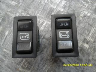 Кнопка управления шторками Toyota Hiace 1998