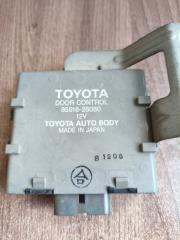 Блок управления дверьми Toyota Hiace 1998