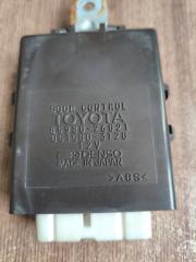 Блок управления дверьми Toyota Hiace 2001