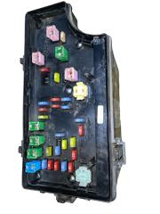 Блок предохранителей под капот Jeep Compass 2010