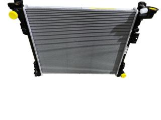 Радиатор охлаждения двигателя Dodge Caravan 2009