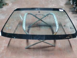 Запчасть стекло лобовое переднее Volkswagen Touareg 2002-2010