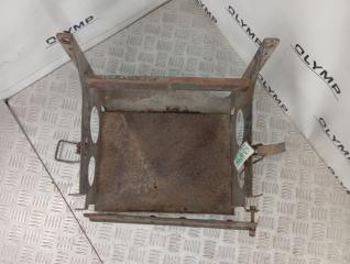 Запчасть крепление акб ISUZU FORWARD 1990