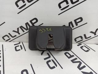 Запчасть накладка на замок багажника TOYOTA HARRIER 2003-2013