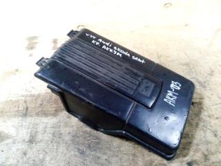 Запчасть крышка аккумулятора Volkswagen Passat 2005-2010