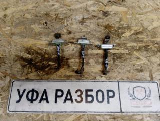 Фото запчасти ограничитель двери передний правый Hyundai Getz 2002-2010 Б/У запчасть Запчасть ограничитель двери передний правый Hyundai Getz 2002-2010