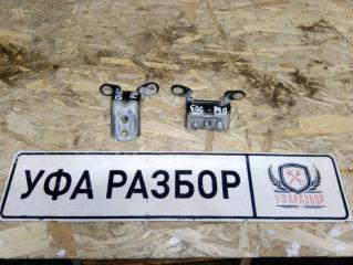 Запчасть петля двери верх задняя правая Nissan Qashqai 2006-2014