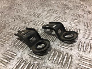 Фото запчасти кронштейн крепления радиатора Pontiac Vibe 2005 контрактная запчасть Запчасть кронштейн крепления радиатора Pontiac Vibe 2005