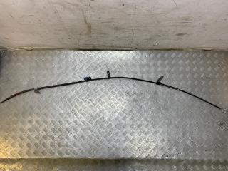 Запчасть трос ручного тормоза правый Toyota Prius 2009