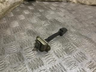 Ограничитель двери передний Nissan Qashqai 2009