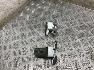 Фото запчасти петля двери задняя правая Lexus RX350 2006 Б/У запчасть Запчасть петля двери задняя правая Lexus RX350 2006