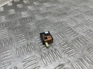 Фото запчасти концевик под педаль тормоза Toyota Camry 2004 контрактная запчасть Запчасть концевик под педаль тормоза Toyota Camry 2004