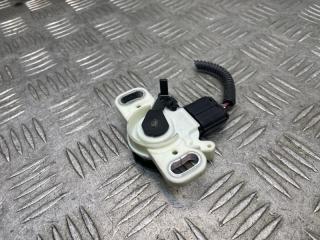 Фото запчасти концевик под педаль тормоза Toyota Camry 2011 контрактная запчасть Запчасть концевик под педаль тормоза Toyota Camry 2011