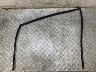 Запчасть уплотнитель стекла передний правый Toyota Camry 2010