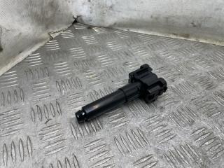 Форсунка омывателя фар правая Toyota Camry 2015