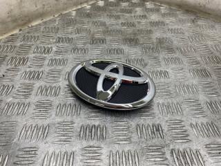 Эмблема передняя Toyota Camry 2010