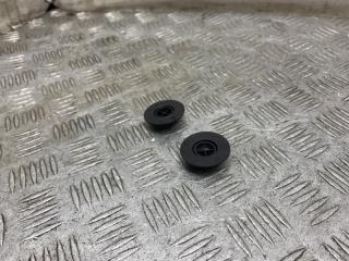 Запчасть клипса крепления коврика Nissan Qashqai 2014