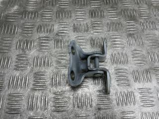 Петля двери нижняя передняя правая Toyota Land Cruiser Prado 2017 контрактная Петля двери нижняя передняя правая Toyota Land Cruiser Prado 2017