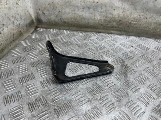 Фото запчасти кронштейн выпускного коллектора Toyota Yaris 2004 контрактная запчасть Запчасть кронштейн выпускного коллектора Toyota Yaris 2004